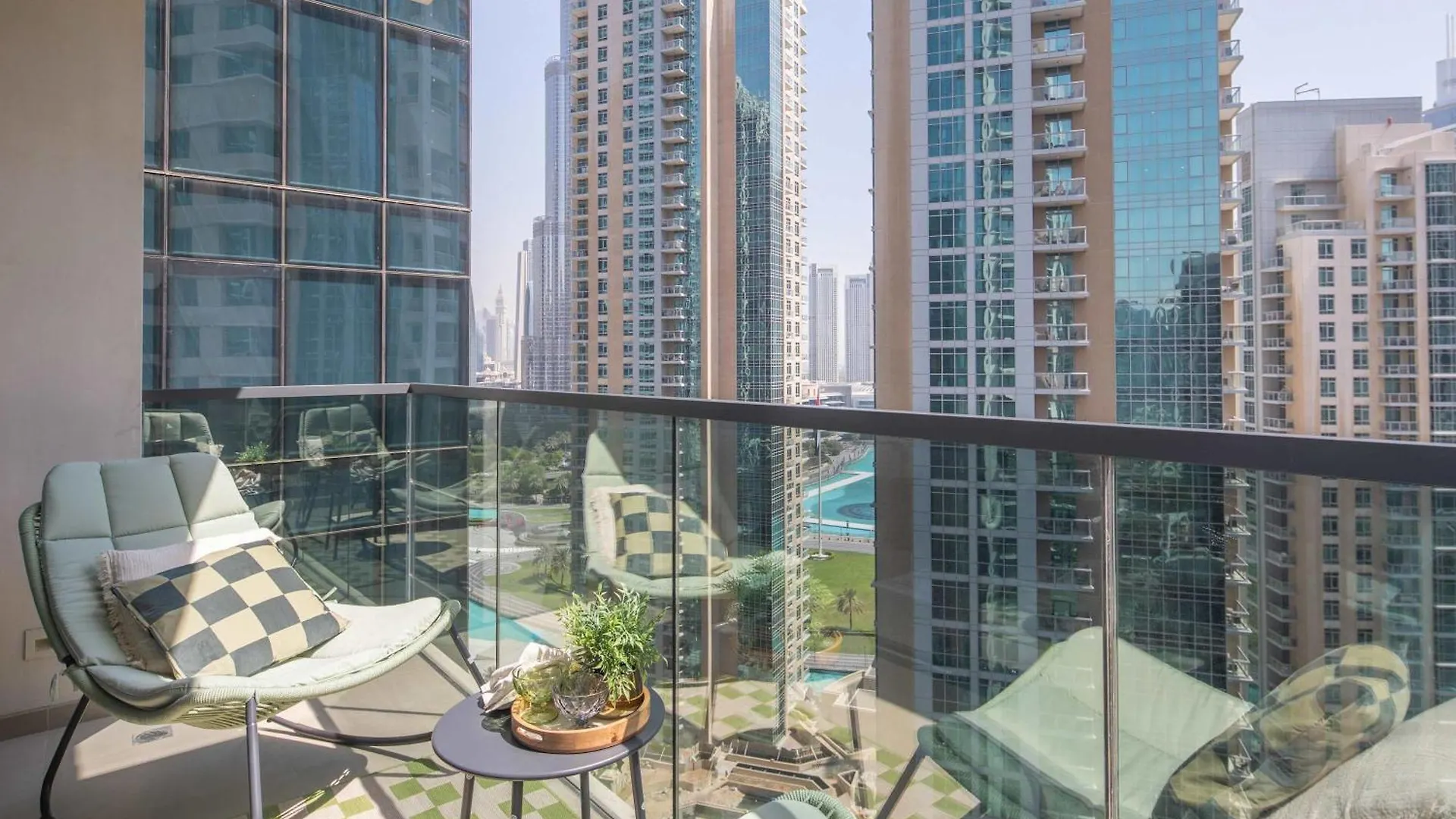 Frank Porter - Act 1 Act 2 Dubai 0*,  Emirati Arabi Uniti